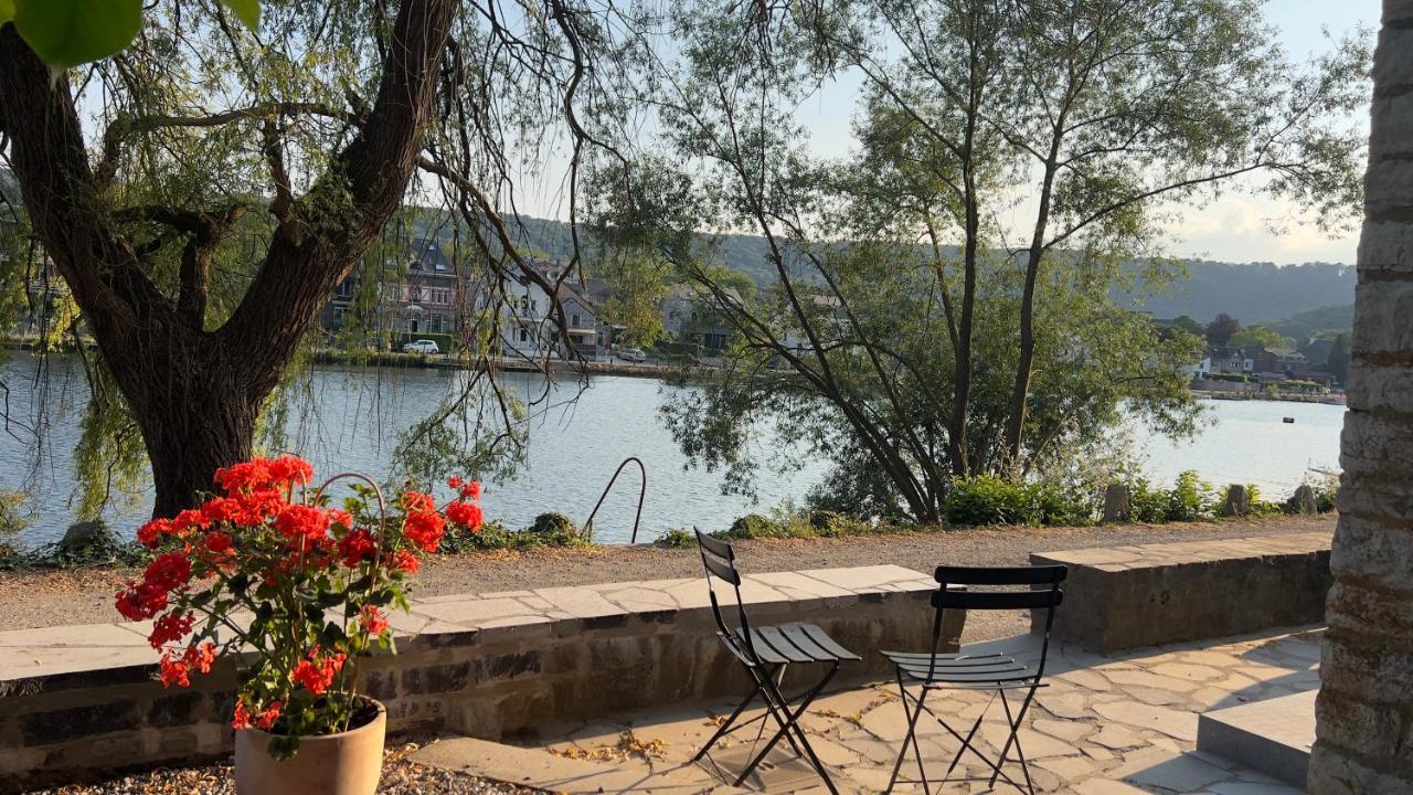 Pieds Dans L'Eau Private Wellness Bordure De Meuse Villa Lustin Exterior photo