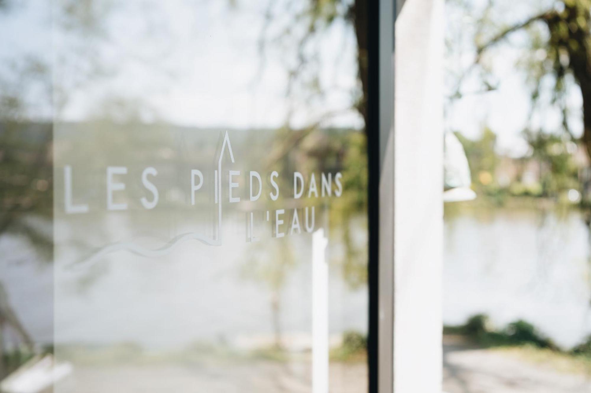 Pieds Dans L'Eau Private Wellness Bordure De Meuse Villa Lustin Exterior photo